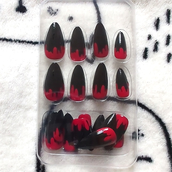 Blood Drop Halloween Almond Press On Nails - Picture 1 of 1